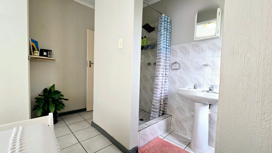 2 Bedroom Property for Sale in Garsfontein Gauteng