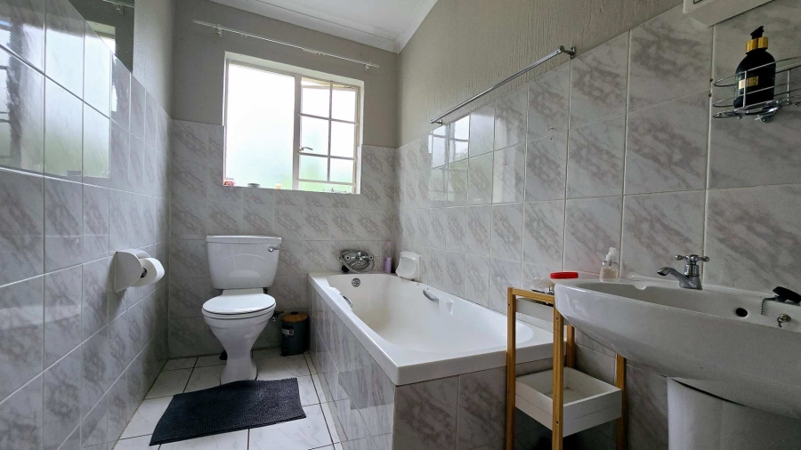 2 Bedroom Property for Sale in Garsfontein Gauteng