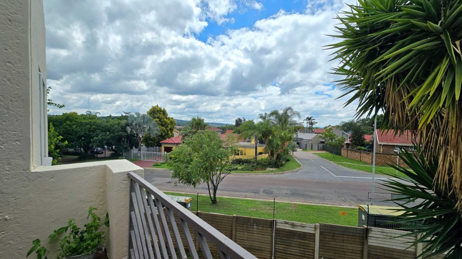 2 Bedroom Property for Sale in Garsfontein Gauteng