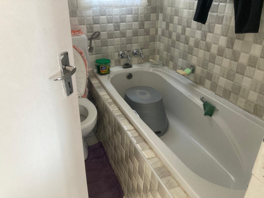 2 Bedroom Property for Sale in Fleurhof Gauteng