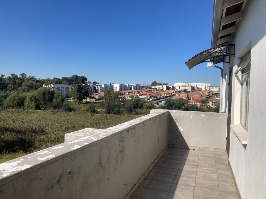 2 Bedroom Property for Sale in Fleurhof Gauteng