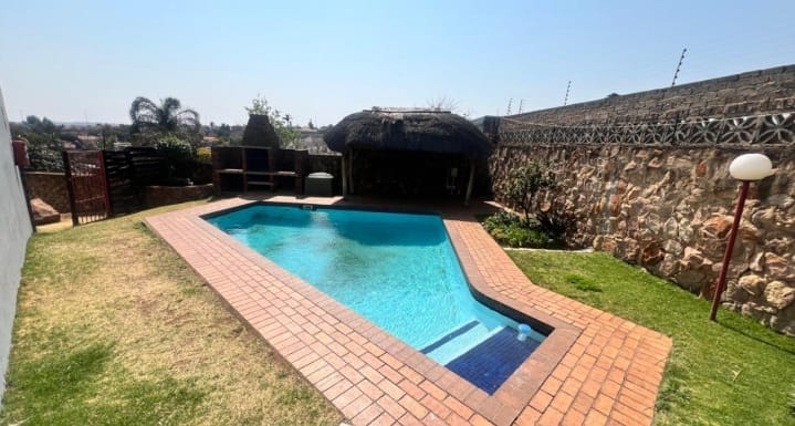 2 Bedroom Property for Sale in Ridgeway Ext 4 Gauteng