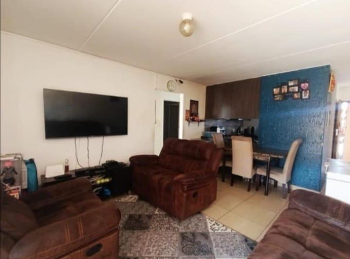 2 Bedroom Property for Sale in Mondeor Gauteng