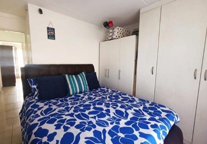 2 Bedroom Property for Sale in Mondeor Gauteng