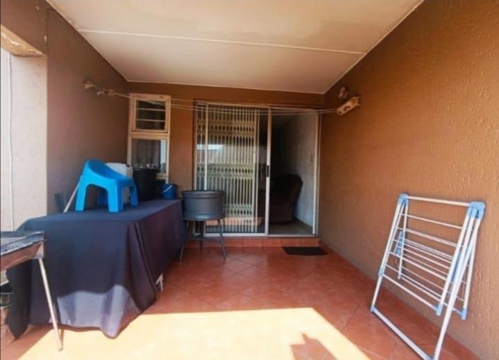2 Bedroom Property for Sale in Mondeor Gauteng