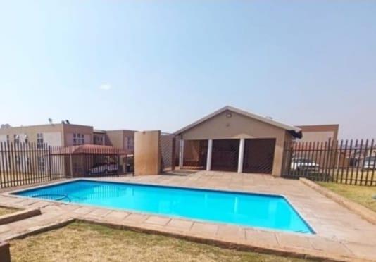 2 Bedroom Property for Sale in Mondeor Gauteng