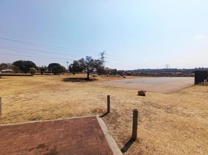 2 Bedroom Property for Sale in Mondeor Gauteng