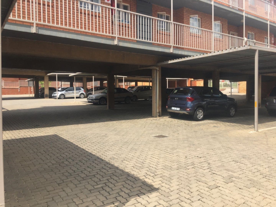 1 Bedroom Property for Sale in The Reeds Gauteng
