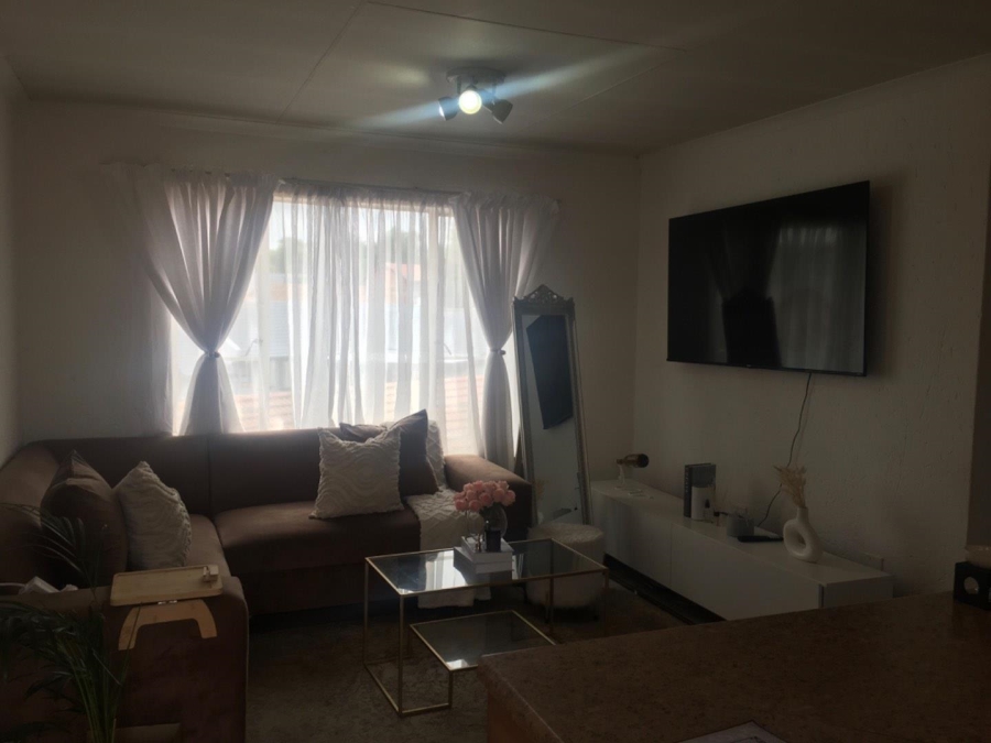 1 Bedroom Property for Sale in The Reeds Gauteng