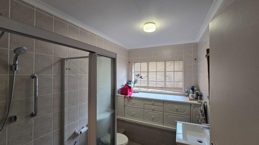 4 Bedroom Property for Sale in Magalieskruin Gauteng