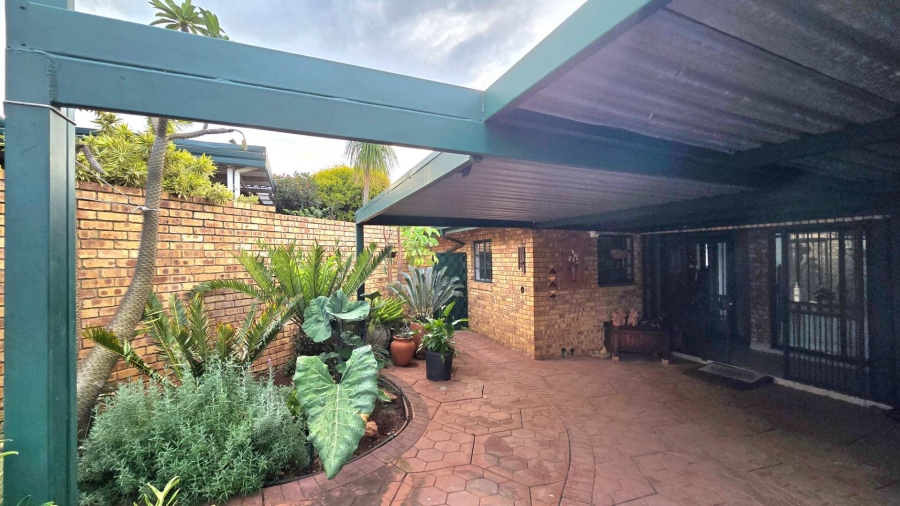 4 Bedroom Property for Sale in Magalieskruin Gauteng