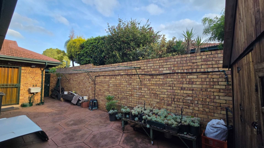 4 Bedroom Property for Sale in Magalieskruin Gauteng