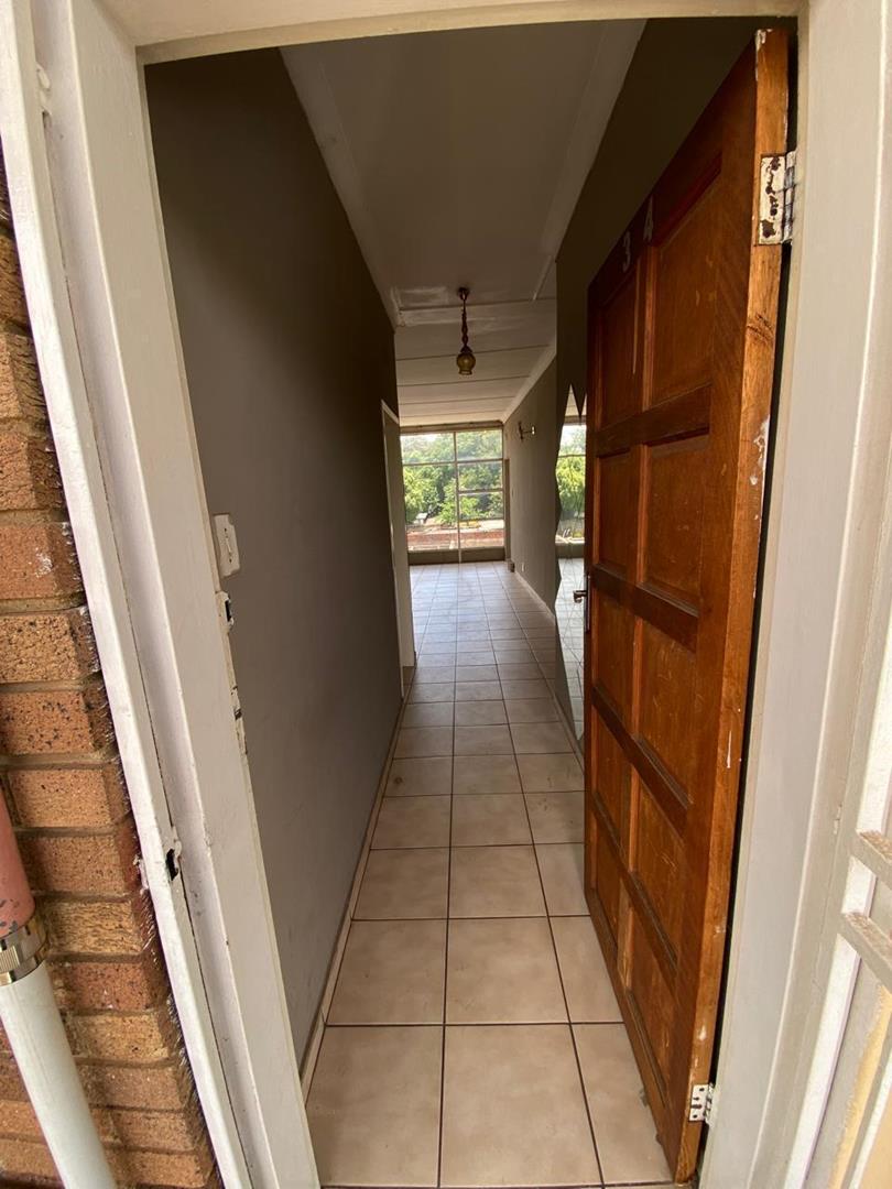 2 Bedroom Property for Sale in Florida Lake Gauteng