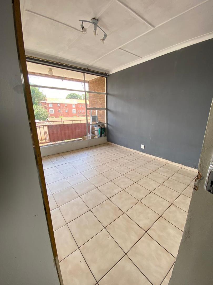 2 Bedroom Property for Sale in Florida Lake Gauteng