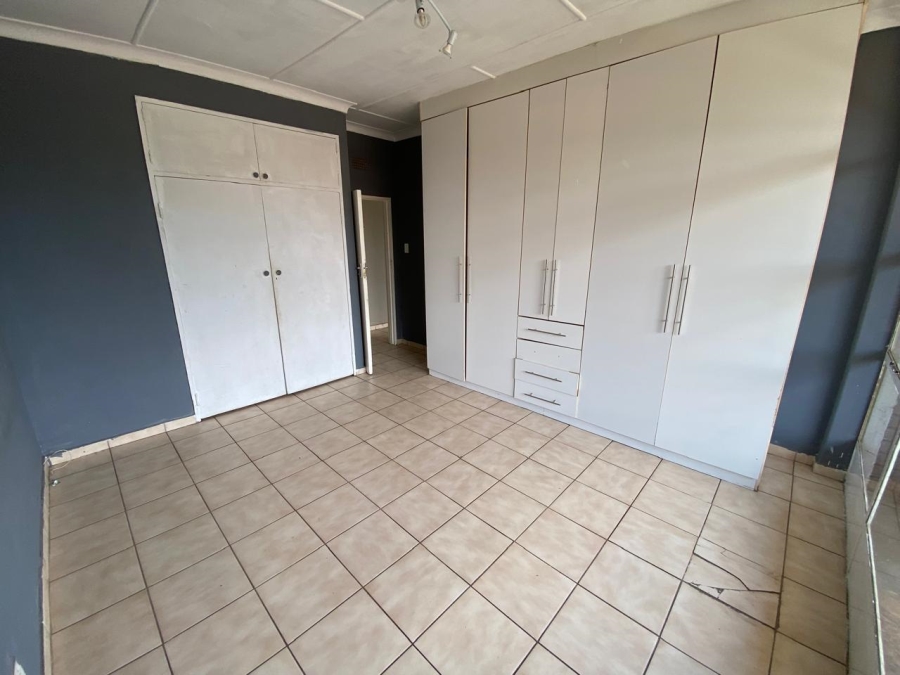 2 Bedroom Property for Sale in Florida Lake Gauteng