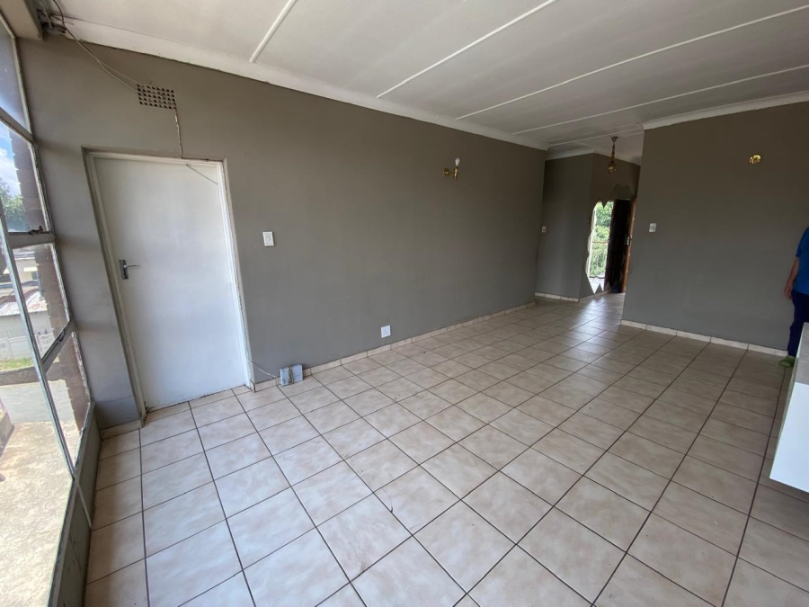 2 Bedroom Property for Sale in Florida Lake Gauteng