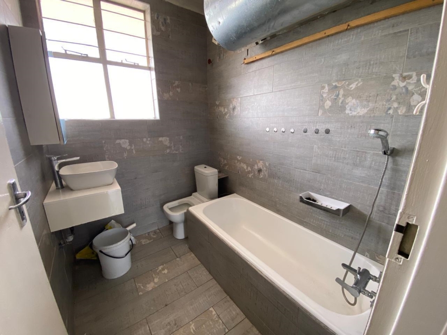 2 Bedroom Property for Sale in Florida Lake Gauteng