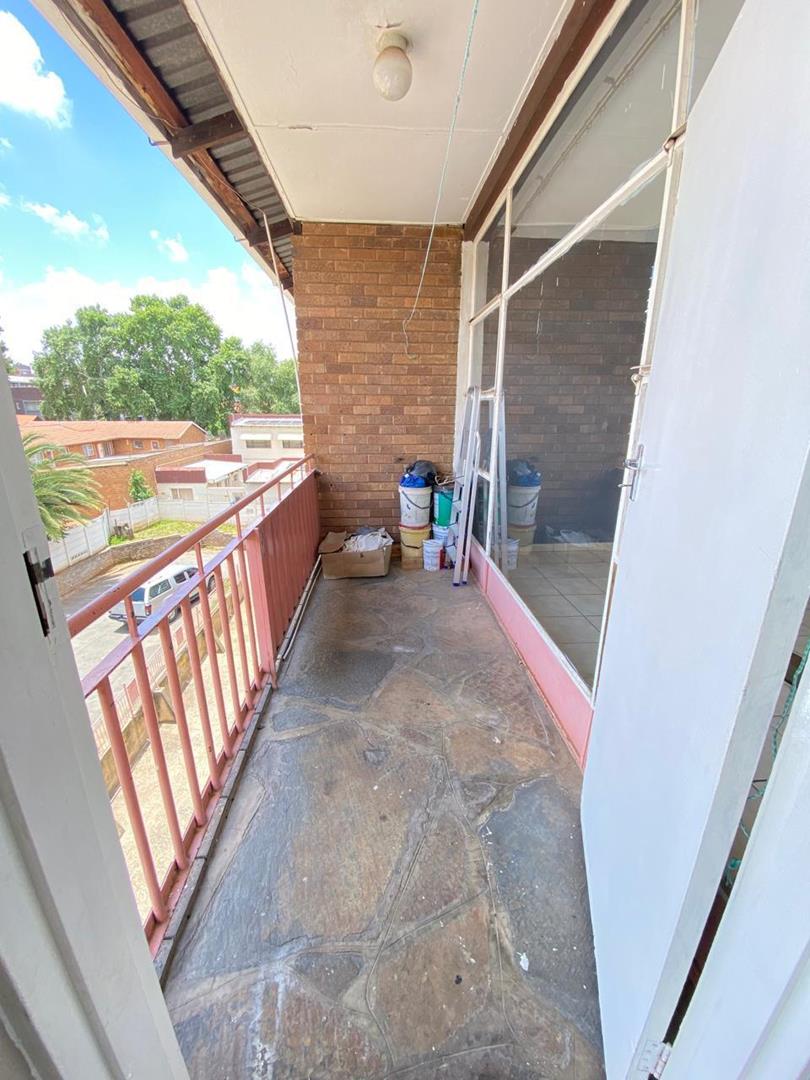 2 Bedroom Property for Sale in Florida Lake Gauteng