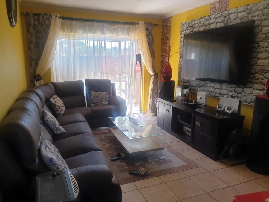 2 Bedroom Property for Sale in Birchleigh Gauteng