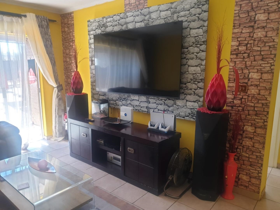 2 Bedroom Property for Sale in Birchleigh Gauteng