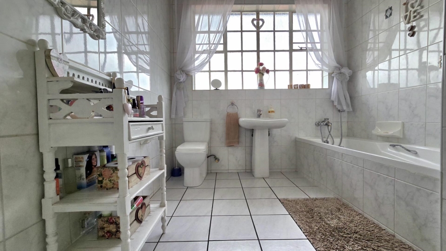 4 Bedroom Property for Sale in Randhart Gauteng