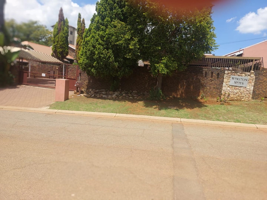 3 Bedroom Property for Sale in Mulbarton Gauteng