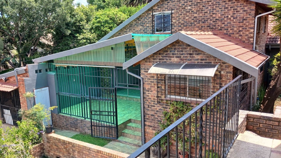 To Let 2 Bedroom Property for Rent in Hurlingham Manor Gauteng
