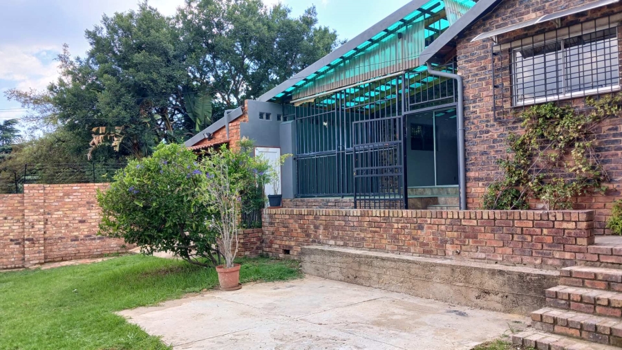 To Let 2 Bedroom Property for Rent in Hurlingham Manor Gauteng