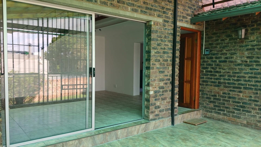 To Let 2 Bedroom Property for Rent in Hurlingham Manor Gauteng