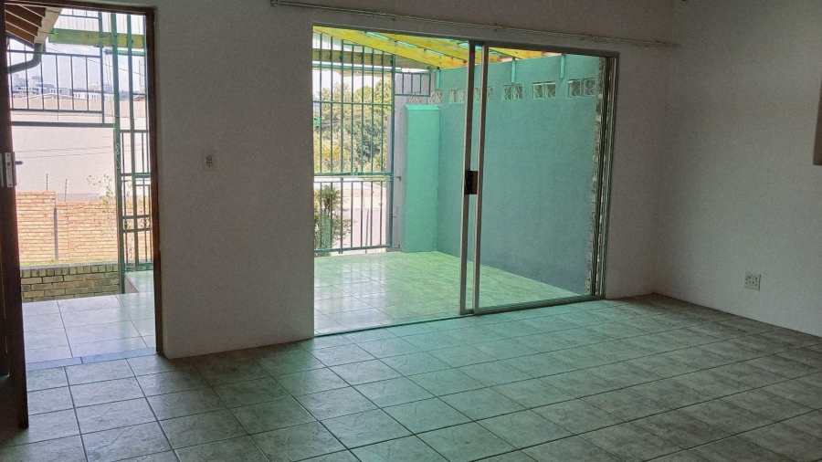 To Let 2 Bedroom Property for Rent in Hurlingham Manor Gauteng