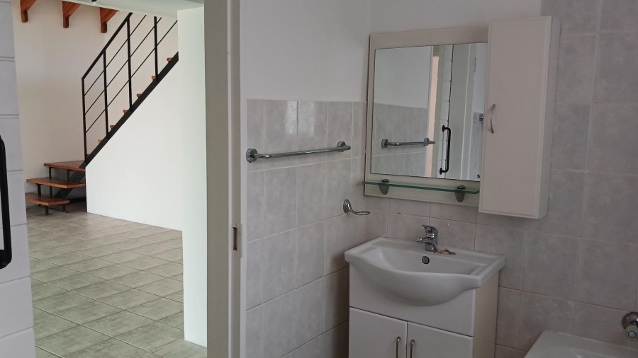 To Let 2 Bedroom Property for Rent in Hurlingham Manor Gauteng