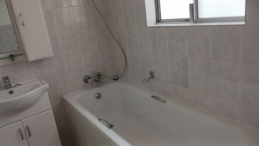 To Let 2 Bedroom Property for Rent in Hurlingham Manor Gauteng