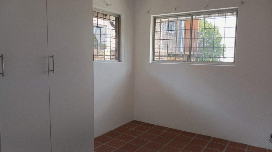 To Let 2 Bedroom Property for Rent in Hurlingham Manor Gauteng