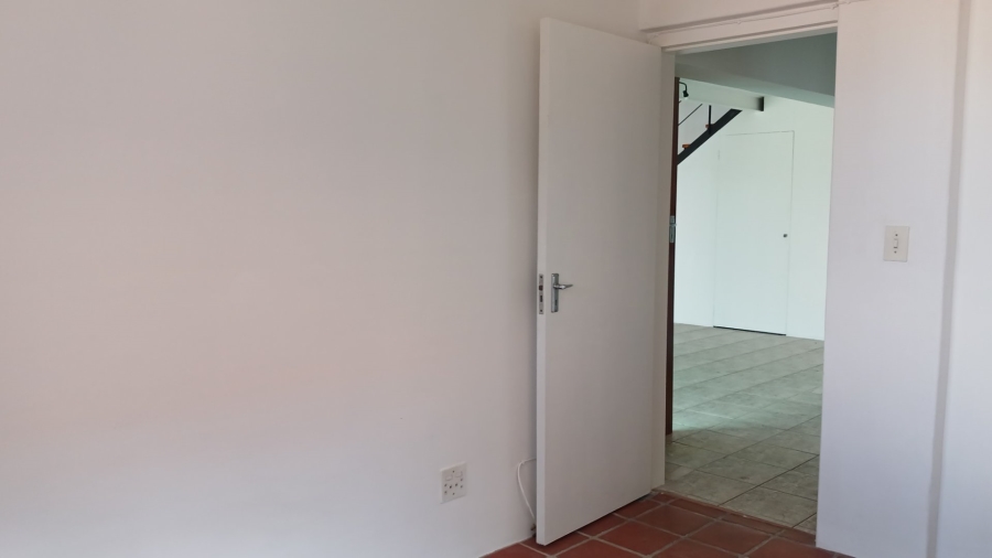 To Let 2 Bedroom Property for Rent in Hurlingham Manor Gauteng