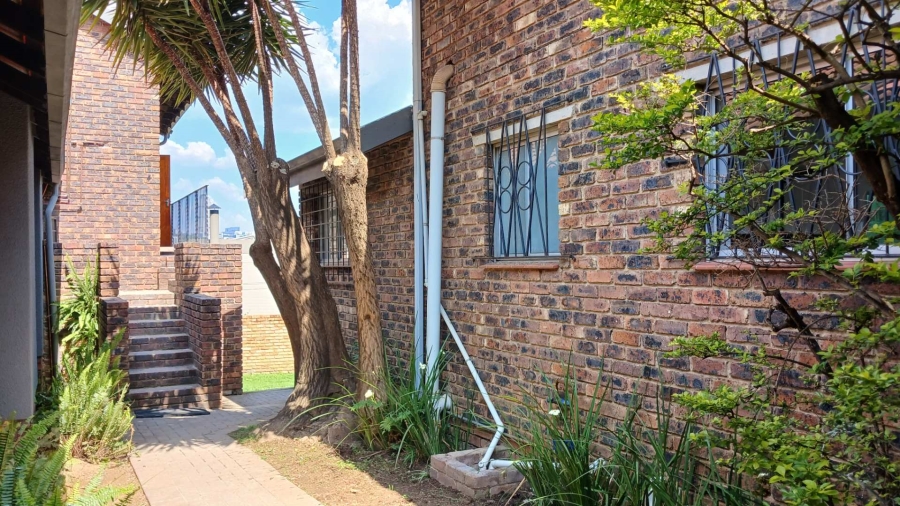 To Let 2 Bedroom Property for Rent in Hurlingham Manor Gauteng