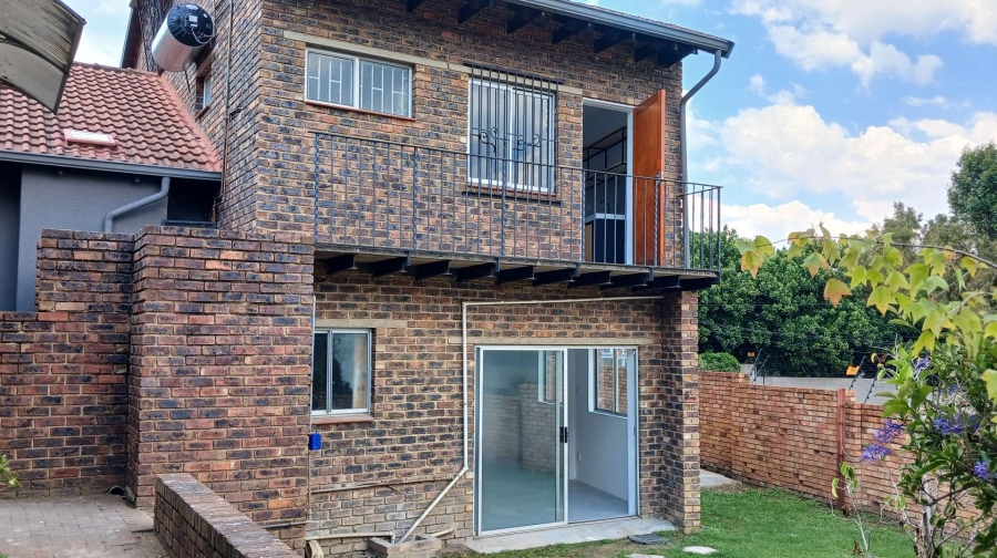 To Let 2 Bedroom Property for Rent in Hurlingham Manor Gauteng