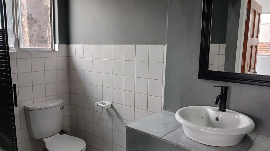 To Let 2 Bedroom Property for Rent in Hurlingham Manor Gauteng