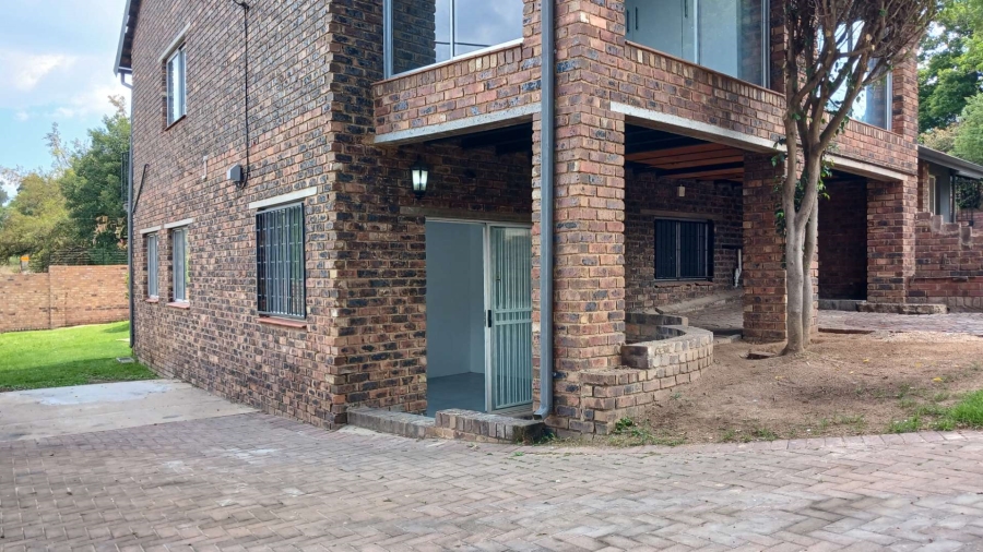 To Let 2 Bedroom Property for Rent in Hurlingham Manor Gauteng