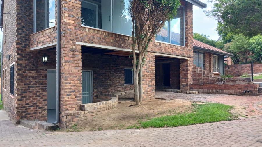 To Let 2 Bedroom Property for Rent in Hurlingham Manor Gauteng