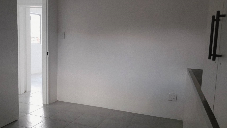 To Let 2 Bedroom Property for Rent in Hurlingham Manor Gauteng