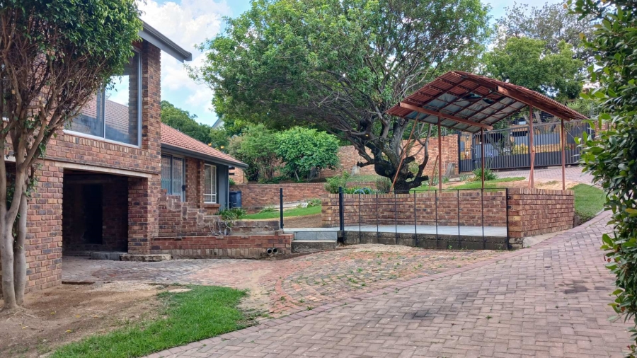 To Let 2 Bedroom Property for Rent in Hurlingham Manor Gauteng