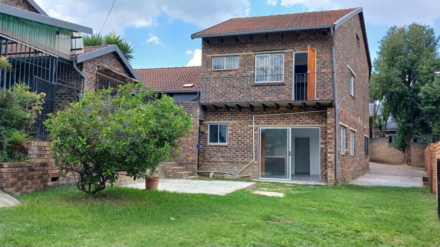 To Let 2 Bedroom Property for Rent in Hurlingham Manor Gauteng