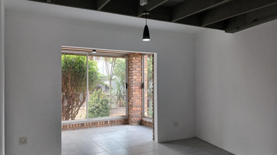 To Let 2 Bedroom Property for Rent in Hurlingham Manor Gauteng