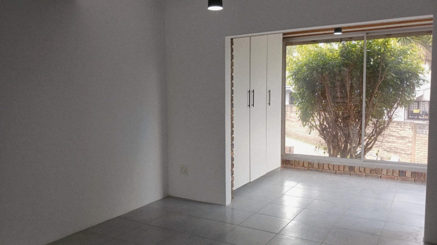 To Let 2 Bedroom Property for Rent in Hurlingham Manor Gauteng