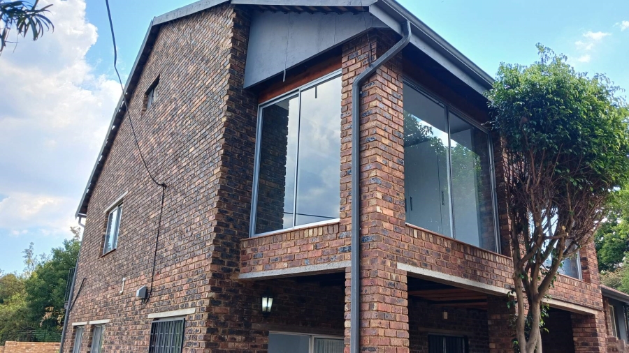 To Let 2 Bedroom Property for Rent in Hurlingham Manor Gauteng