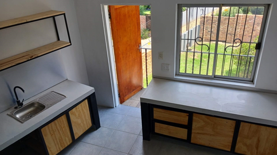 To Let 2 Bedroom Property for Rent in Hurlingham Manor Gauteng