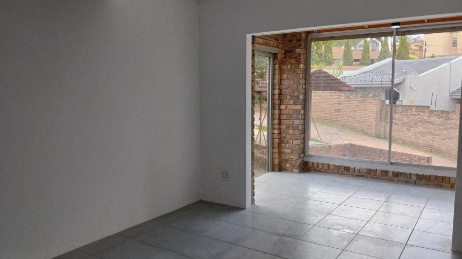 To Let 2 Bedroom Property for Rent in Hurlingham Manor Gauteng