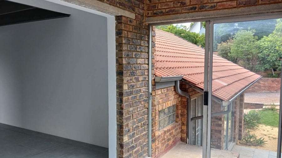 To Let 2 Bedroom Property for Rent in Hurlingham Manor Gauteng