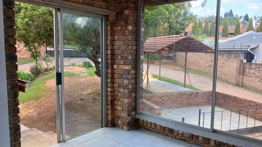 To Let 2 Bedroom Property for Rent in Hurlingham Manor Gauteng