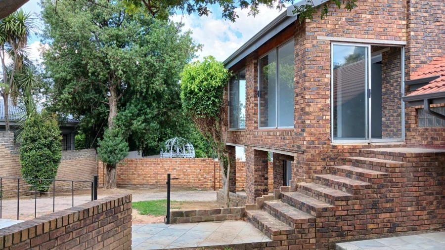 To Let 2 Bedroom Property for Rent in Hurlingham Manor Gauteng